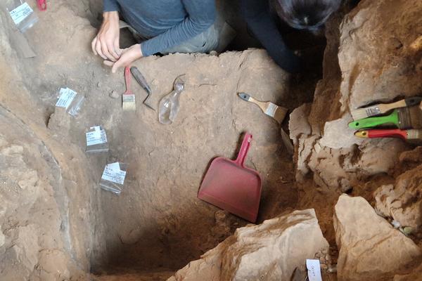 Investigation of an MSA hearth structure in Sector 9 at Taforalt, September 2024. s9 lower hearth sampling